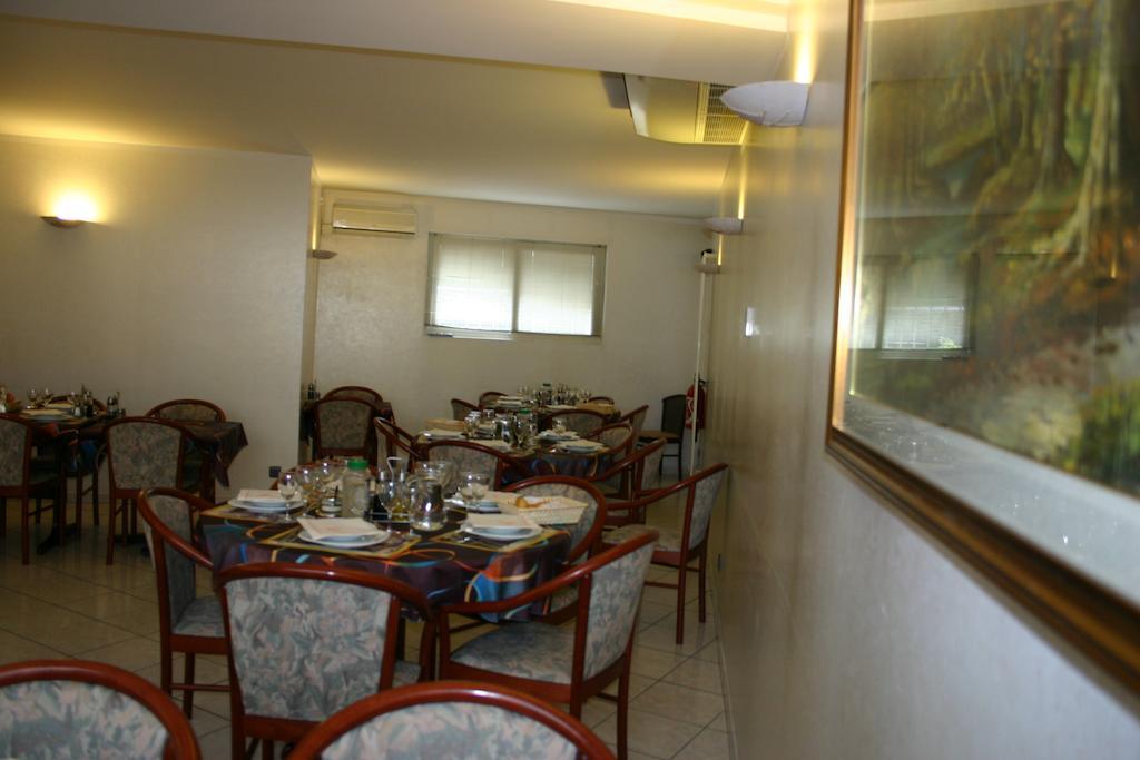 לורדה Hotel Vesuvio מראה חיצוני תמונה